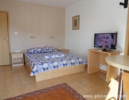 Apartmani Vila Mare Budva, Trokrevetni apartmani sa terasom - Vila Mare Budva, Budva 2018, privatni smeštaj u mestu Budva, Crna Gora